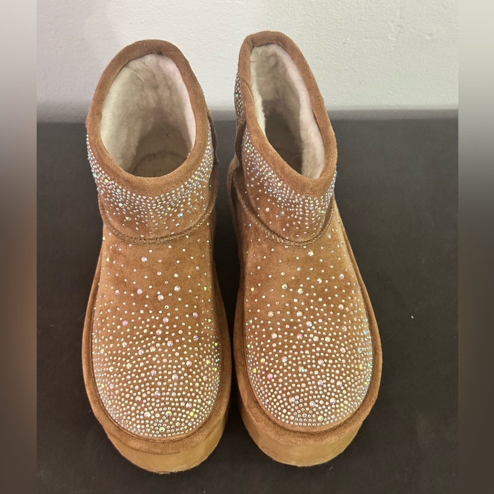 Girls size 5 Steve Madden sterling boots with gems. Worn once